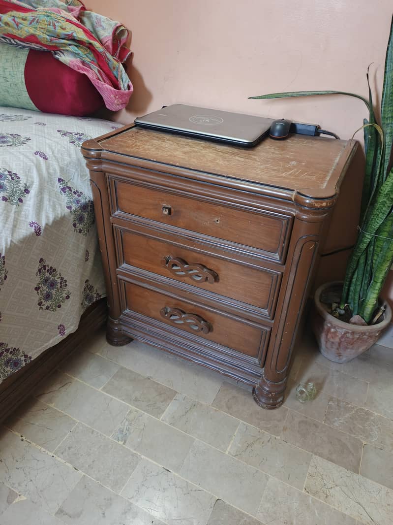 Dressing Table & Side Table 1