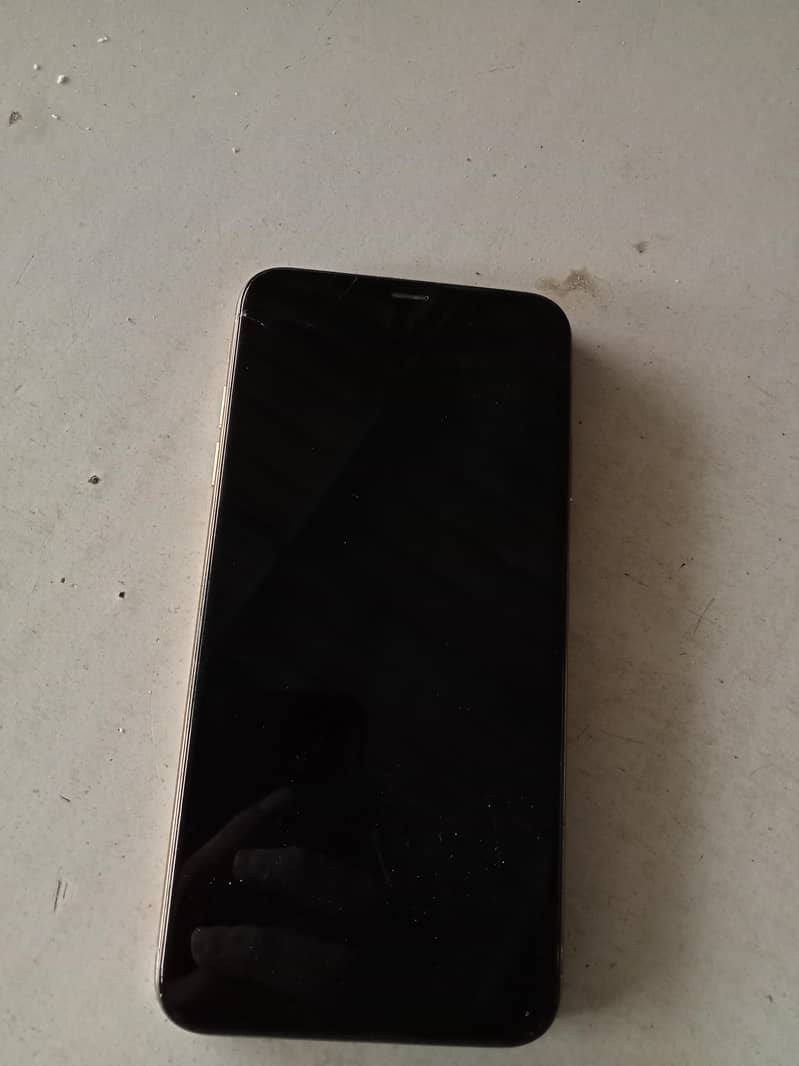 Apple iPhone XS Max 3