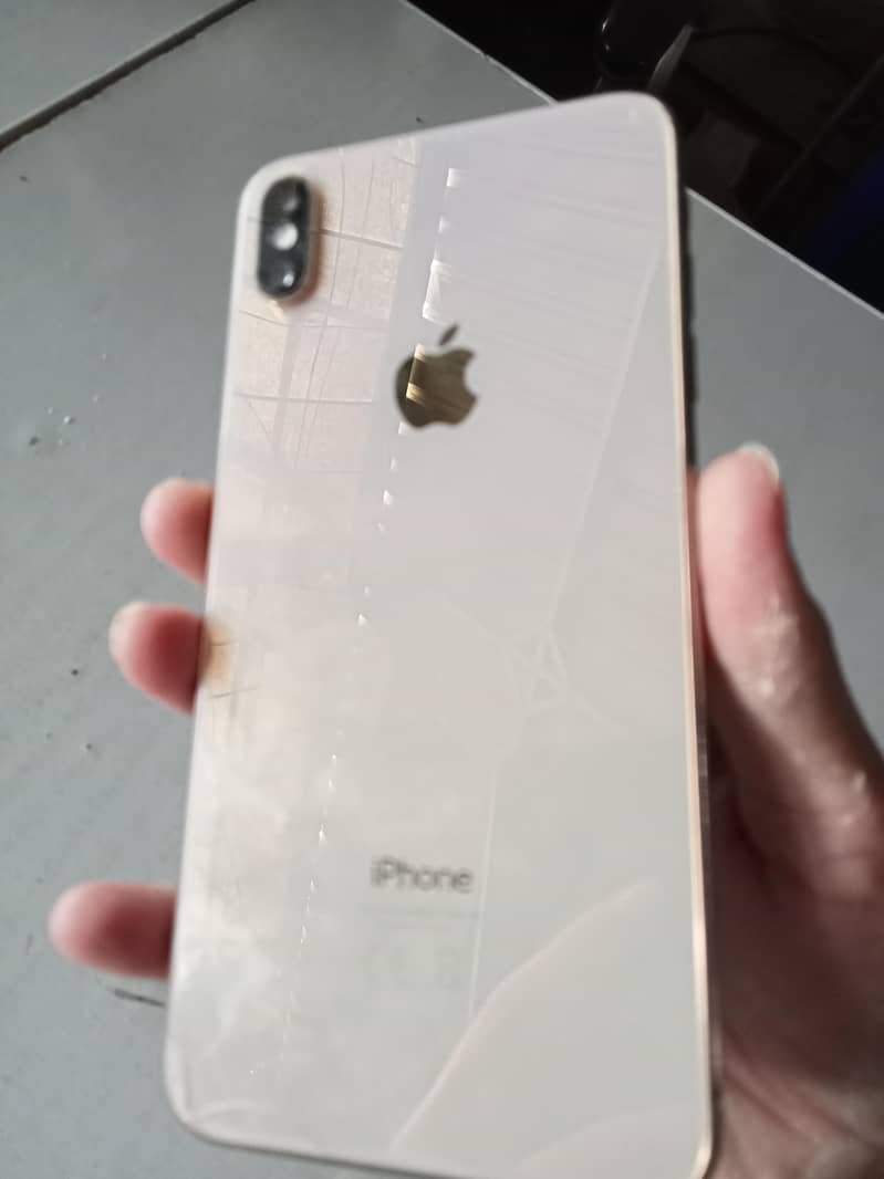 Apple iPhone XS Max 4