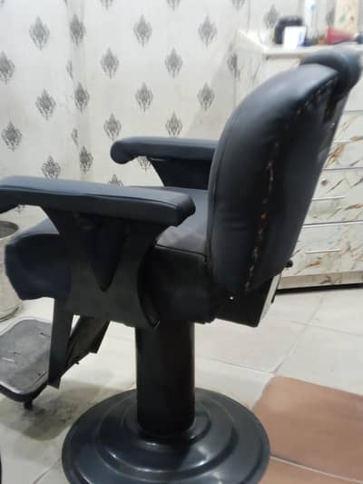 use cutting chair jis Bhai na lyni ho Wohi rabta kary