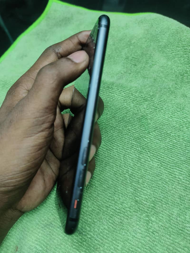 Apple iPhone 8 1