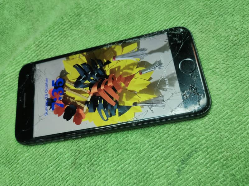 Apple iPhone 8 3
