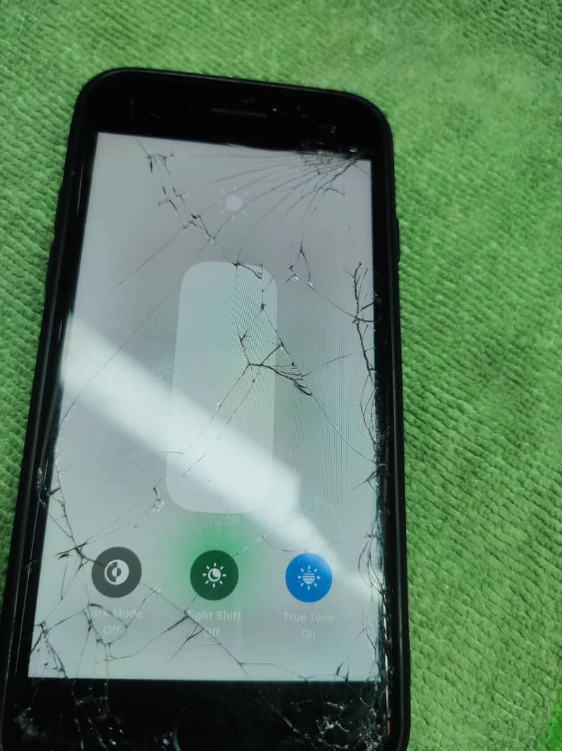 Apple iPhone 8 5