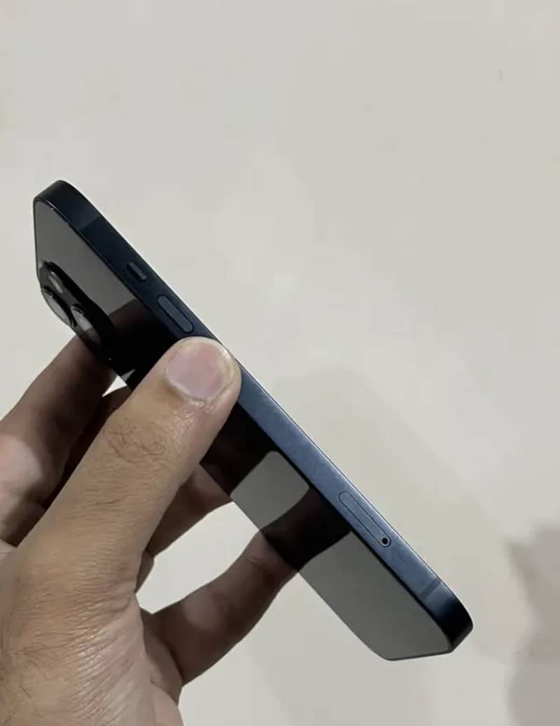 Apple iPhone 13 1