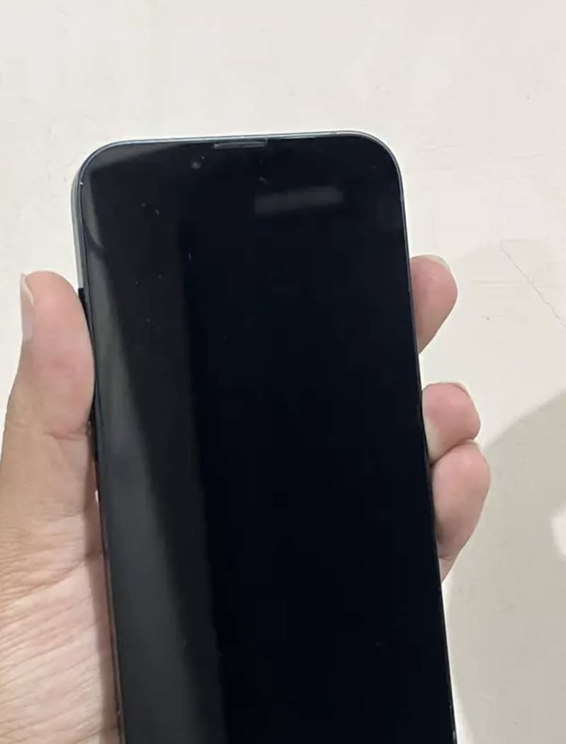 Apple iPhone 13 5