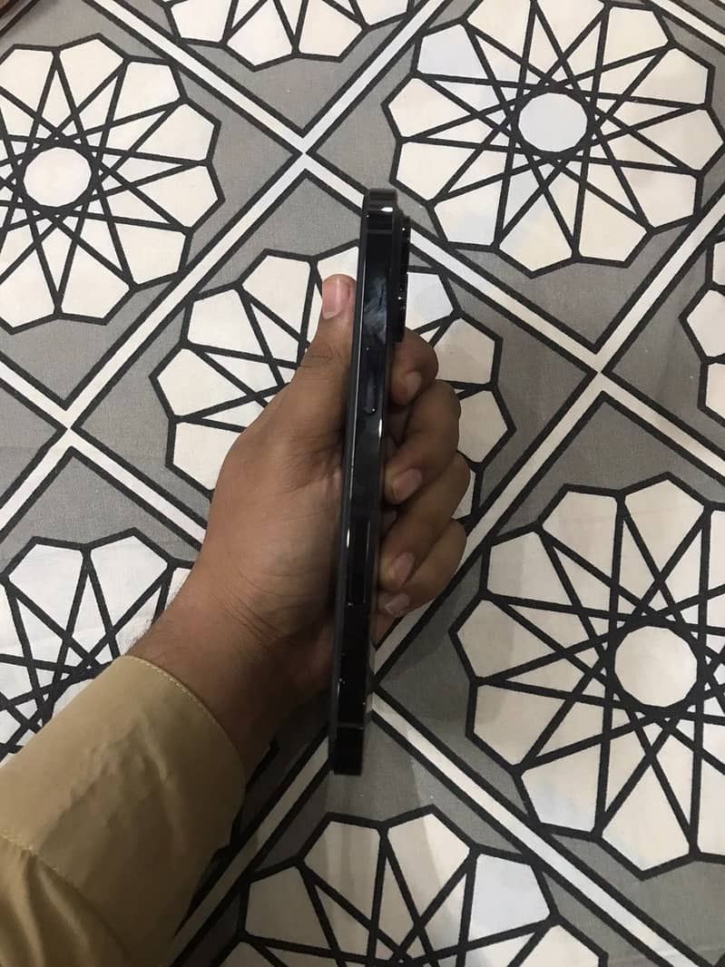 Apple iPhone 14 Pro Max 2