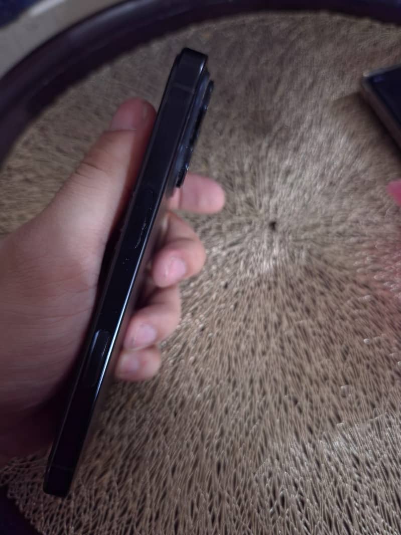 Apple iPhone 16 Pro 4