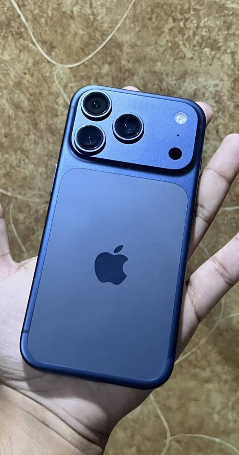 Apple iPhone 17 Pro Max 1