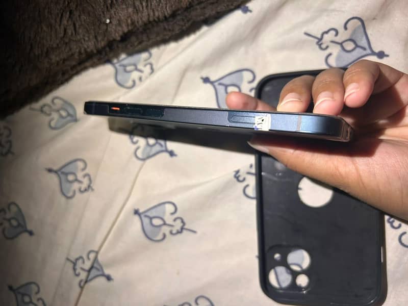 Apple iPhone 14 3