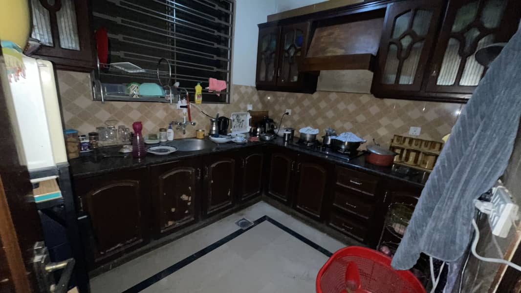Upper portion for rent 8