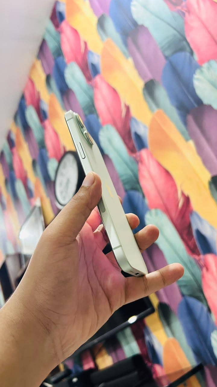 Apple iPhone 15 plus 4