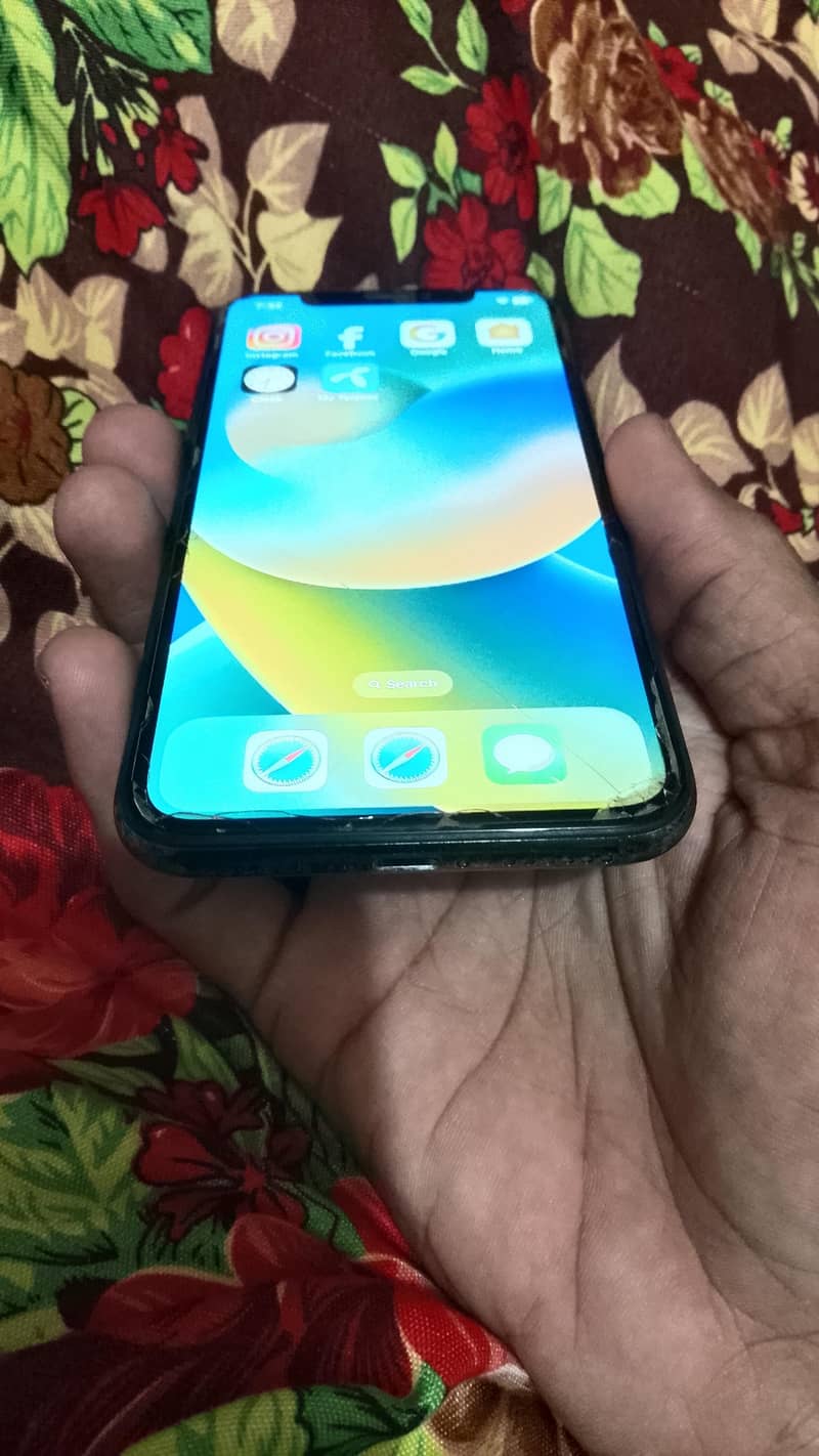 Apple iPhone X 3