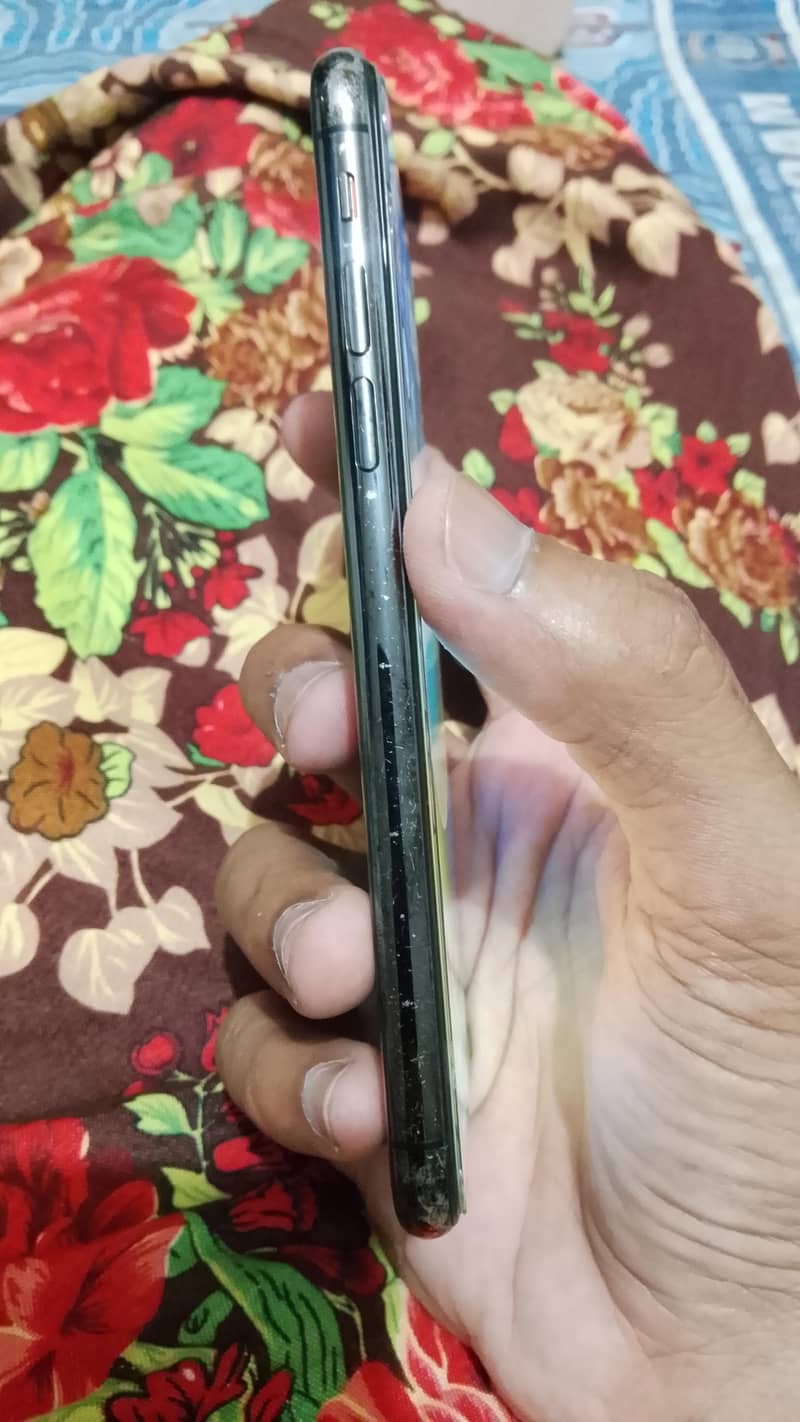Apple iPhone X 5