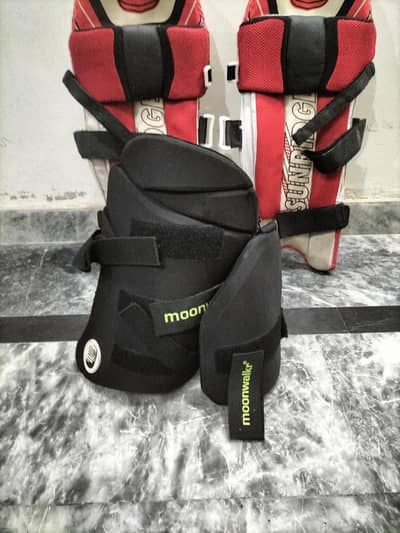 ss pad helmet and Tha e