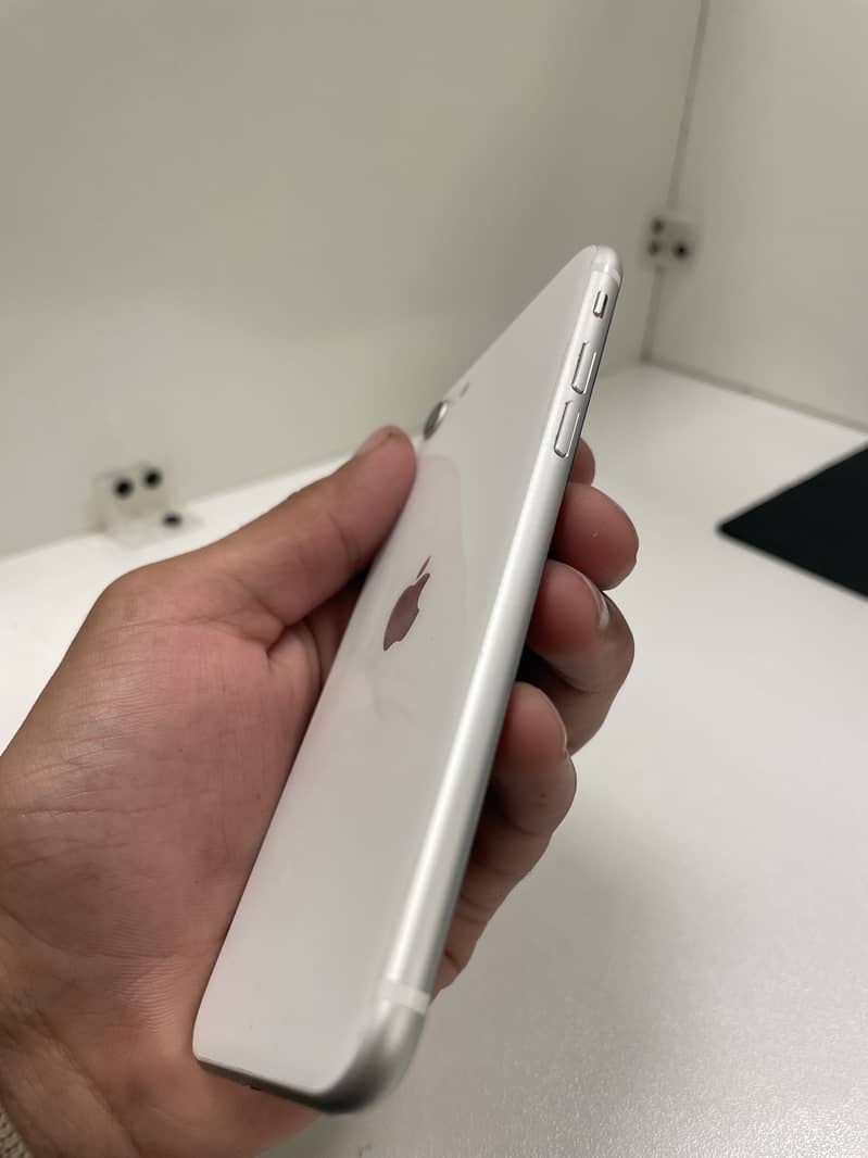 Apple iPhone SE 3