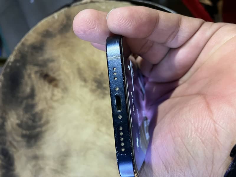 Apple iPhone 12 4