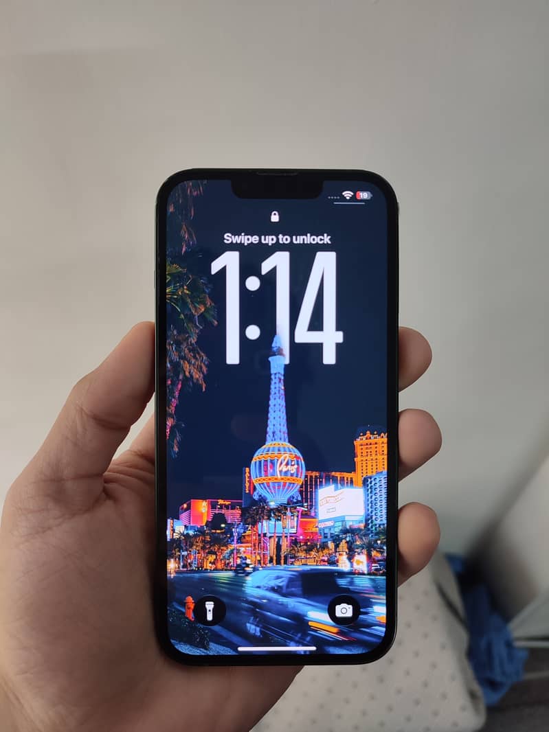 Apple iPhone 13 4