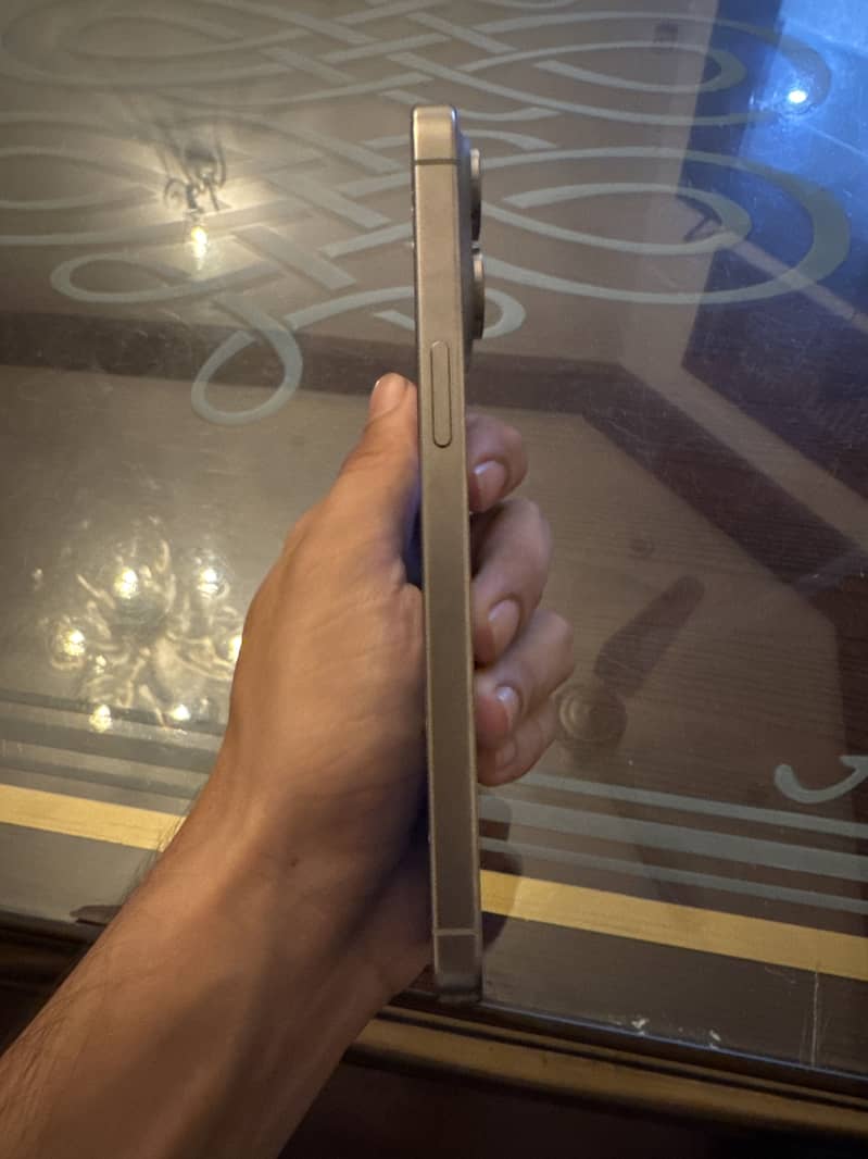 iPhone 15 Pro Max 2