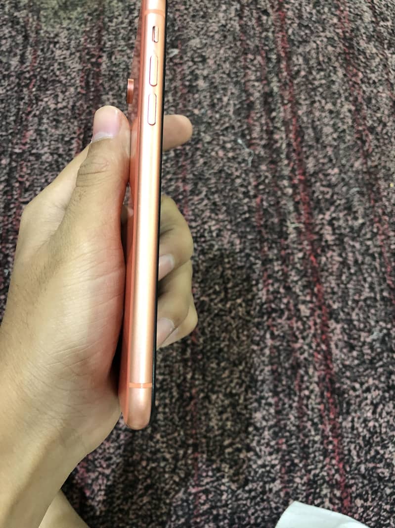 Apple iPhone XR 4