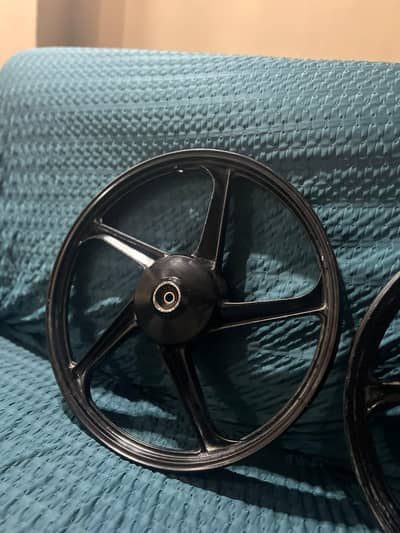 125 allaoy rim one month used