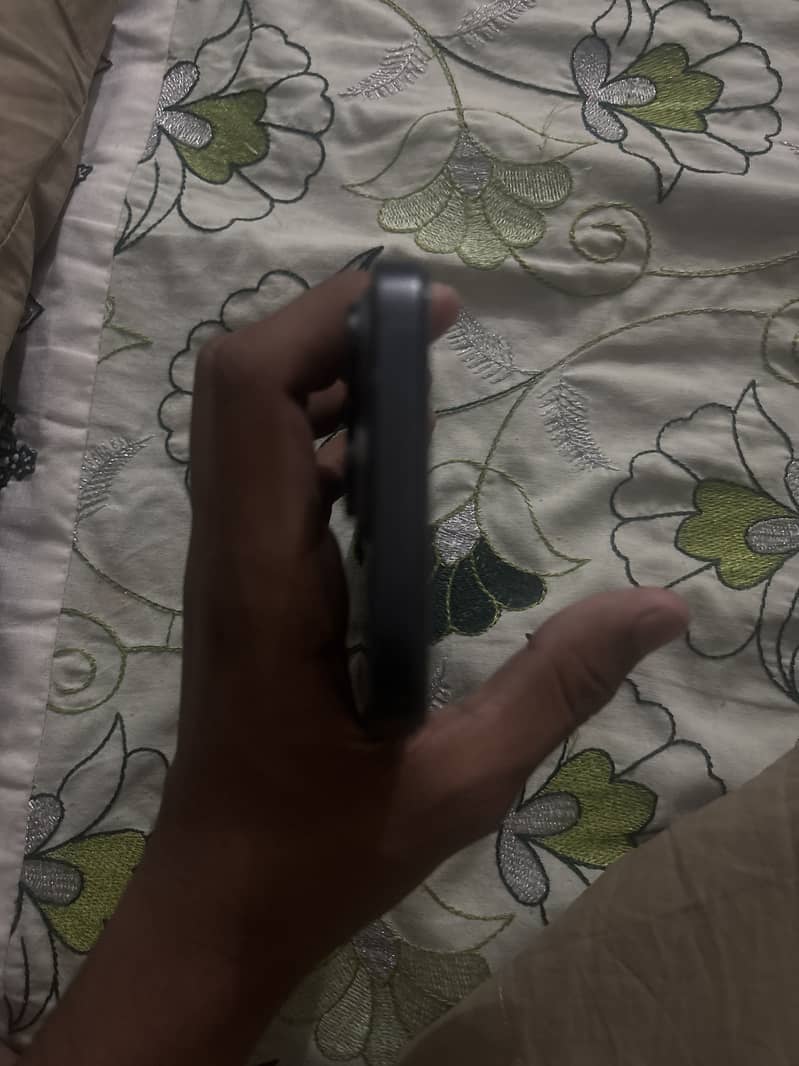 Apple iPhone 15 Pro Max 4