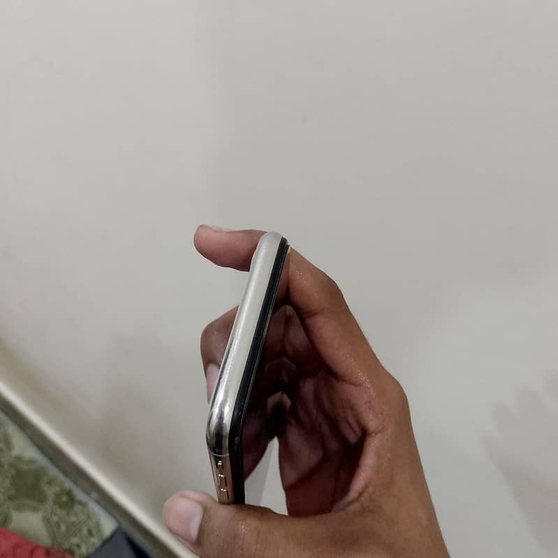 iPhone X 4