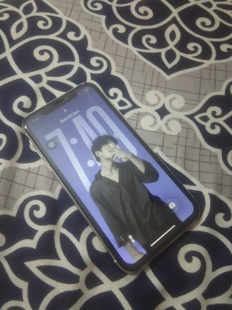 Apple iPhone 11 0