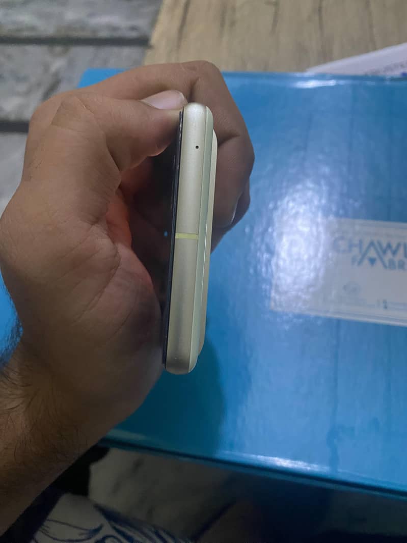 Google Pixel 7 4