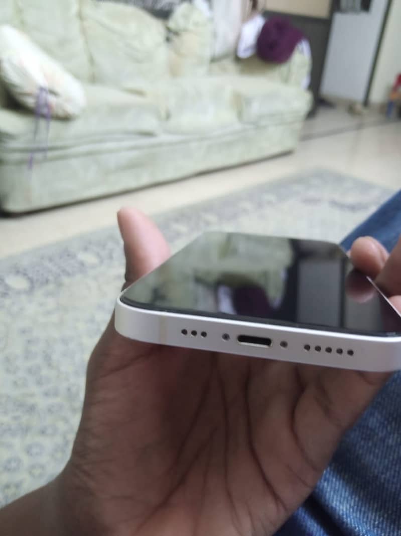 Apple iPhone 13 2