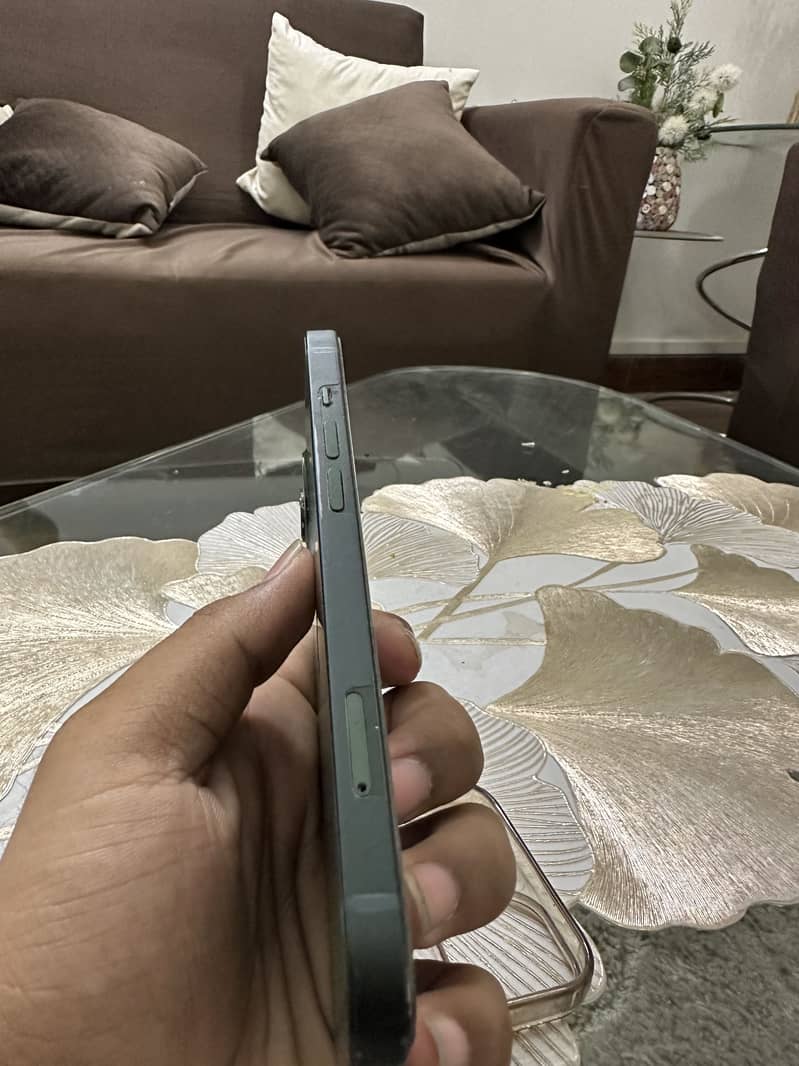 Apple iPhone 13 4