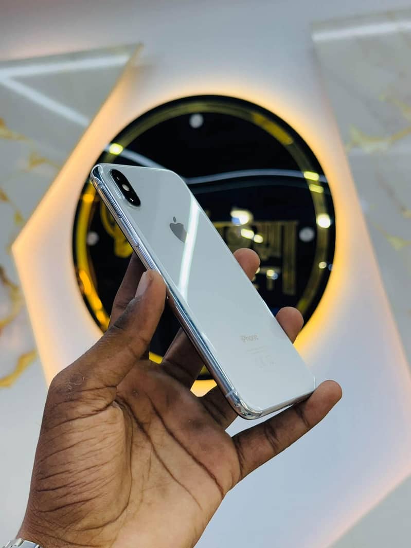 Apple iPhone X 3