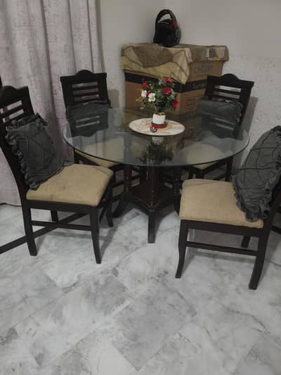 Dining table or 4 chairs