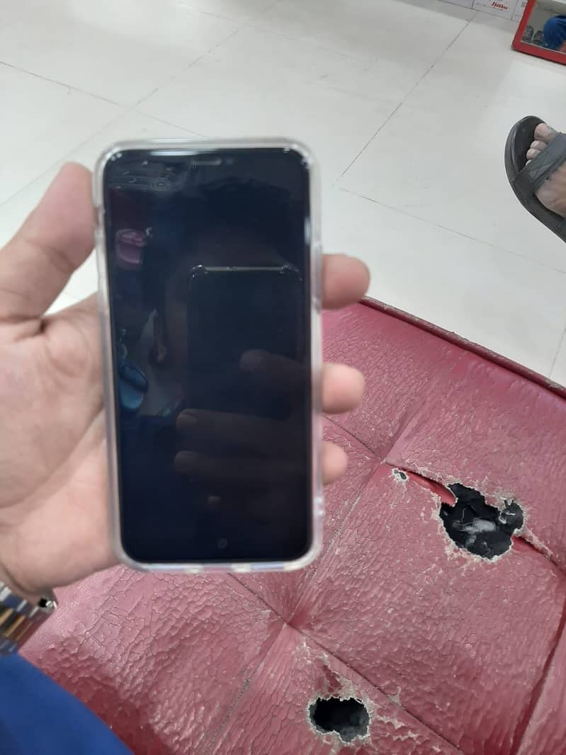 Apple iPhone XS 1