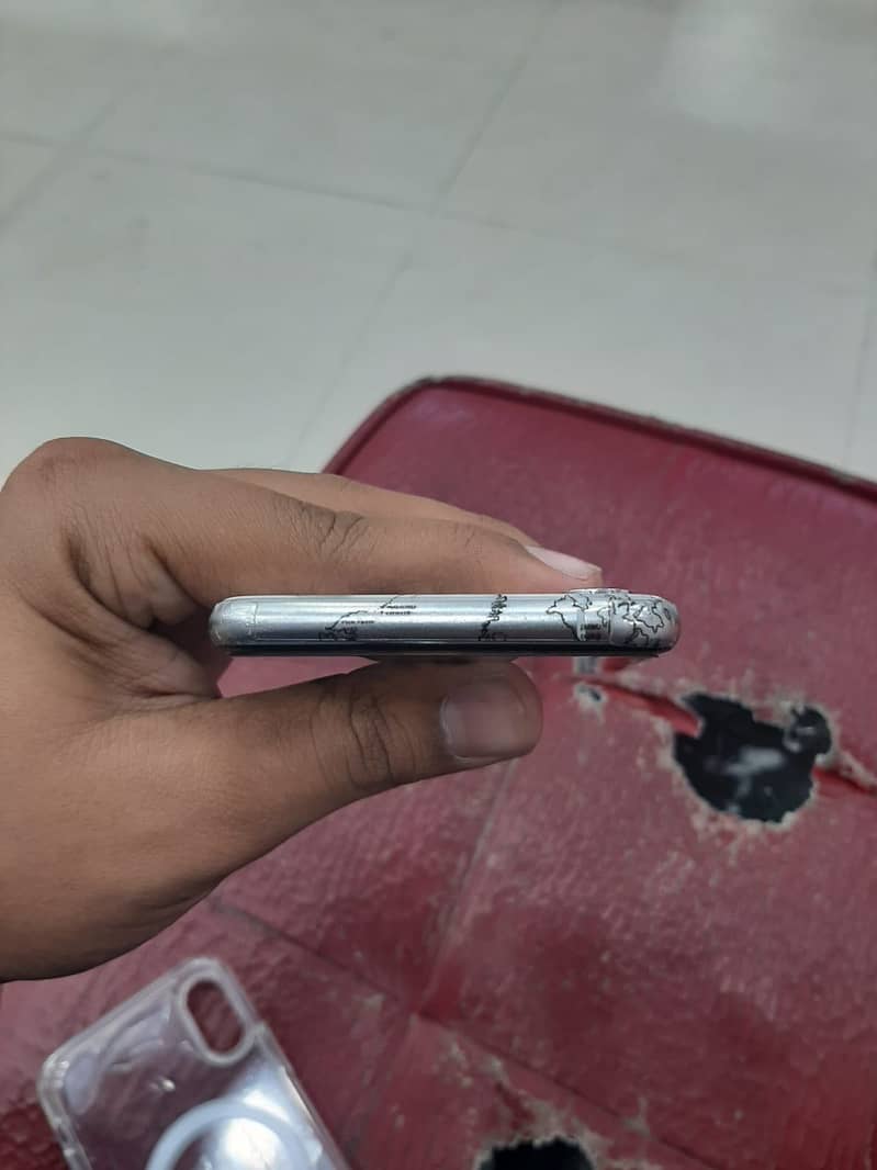 Apple iPhone XS 7