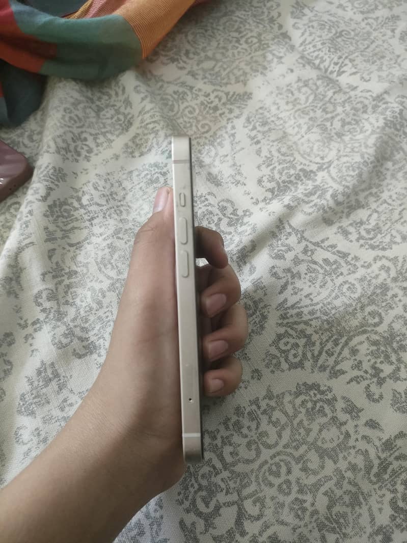 Apple iPhone 14 4