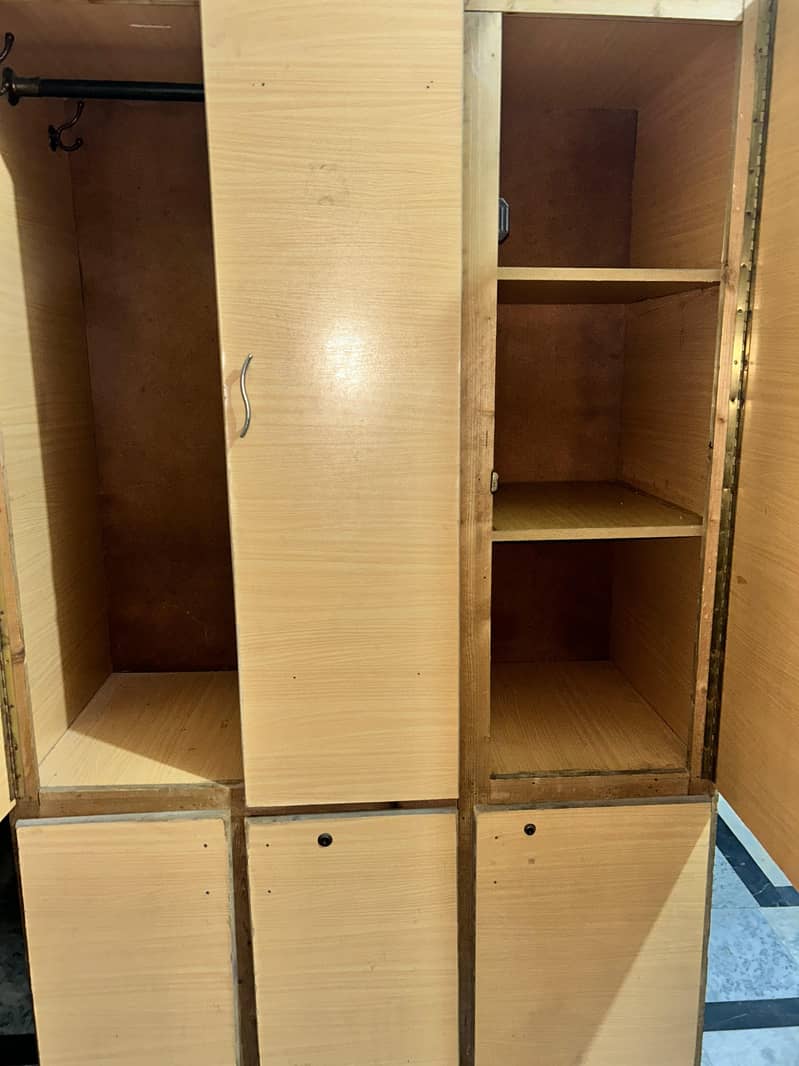 solid safe almari 1