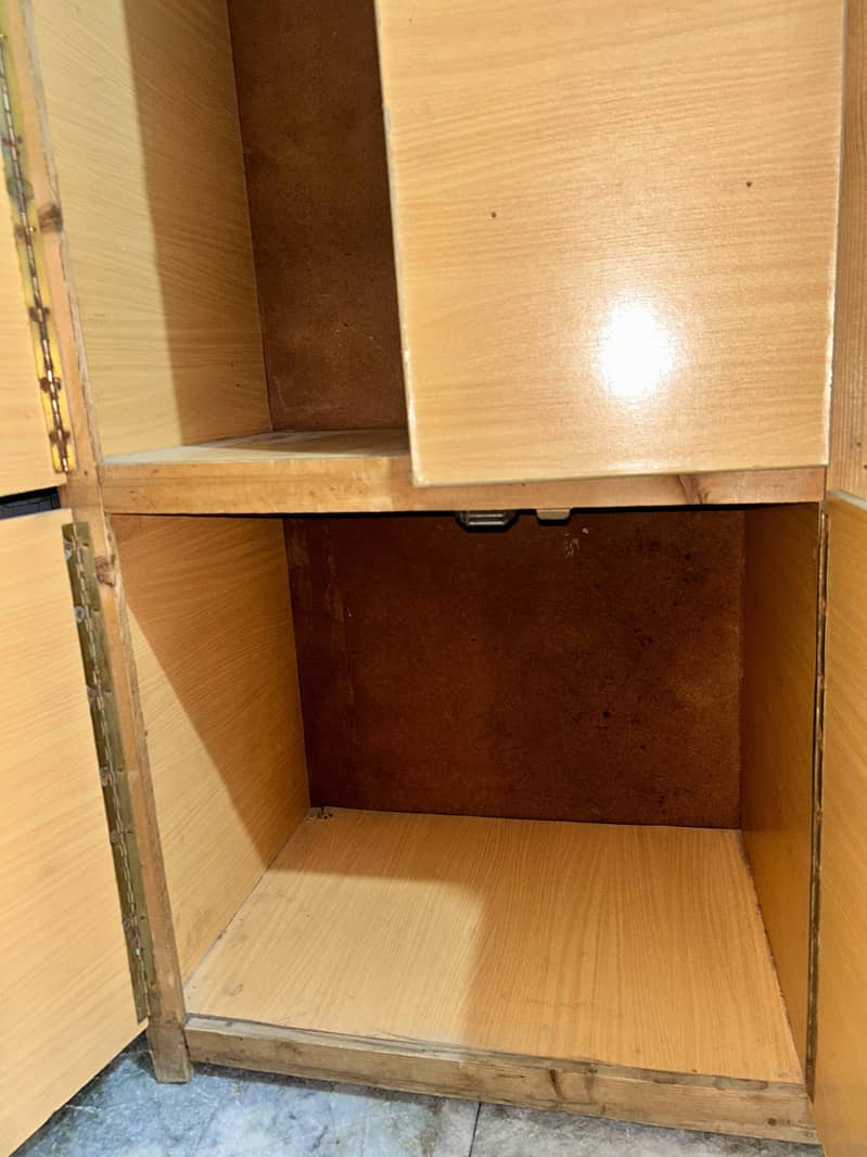 solid safe almari 3