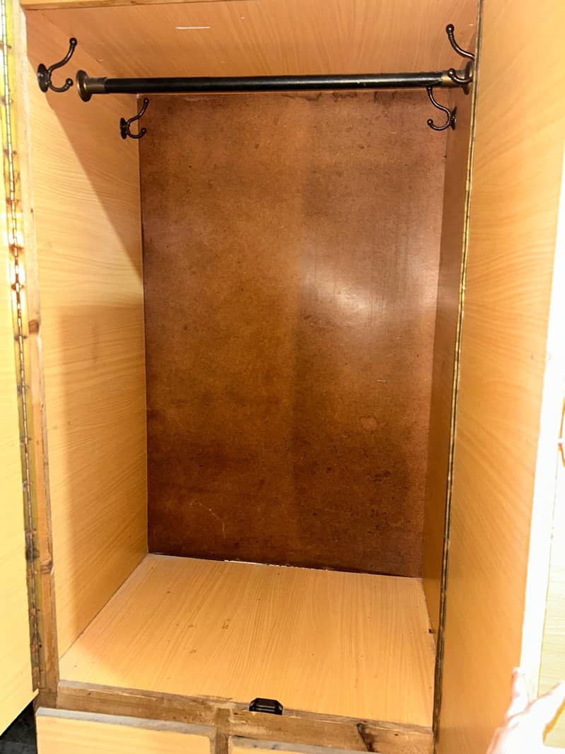 solid safe almari 5