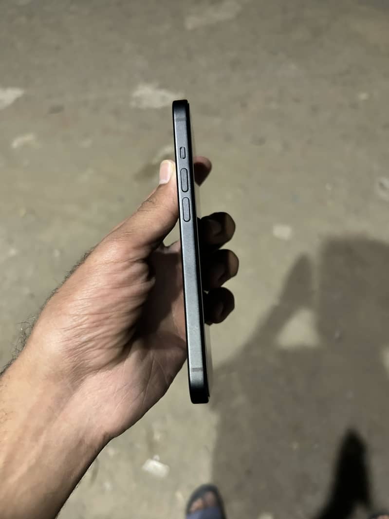Apple iPhone 15 4