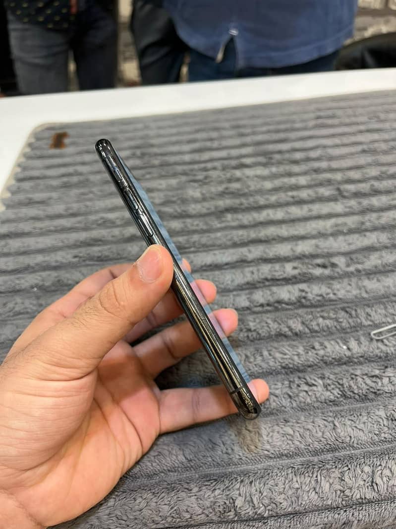 Apple iPhone 11 Pro 2