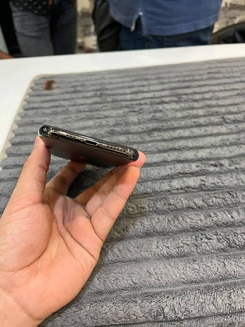 Apple iPhone 11 Pro 3