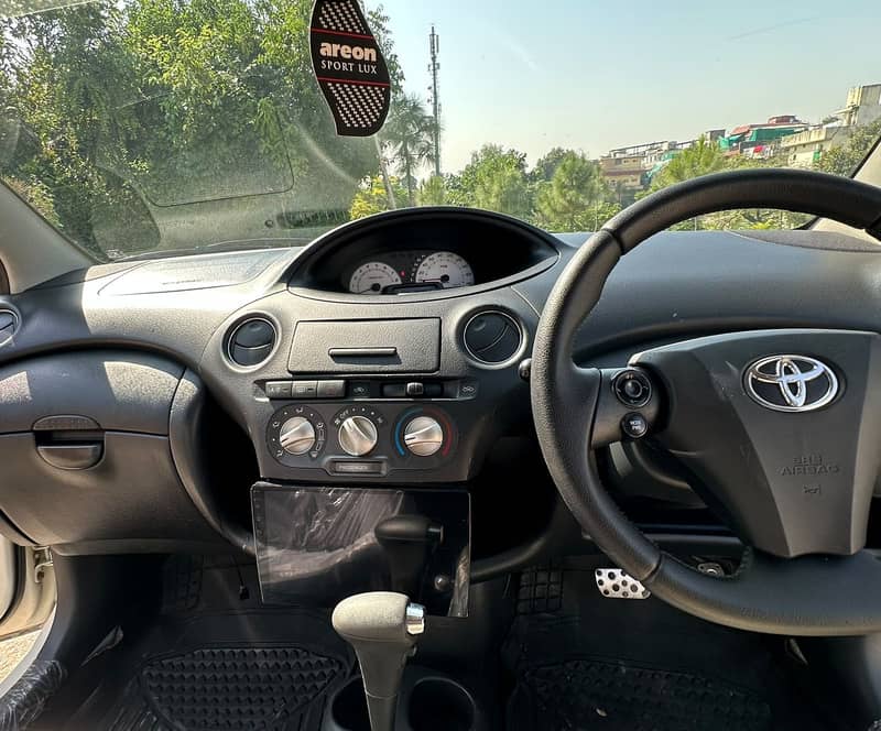 Toyota Vitz 2003 8