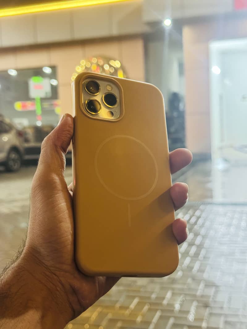 Apple iPhone 12 Pro Max 4