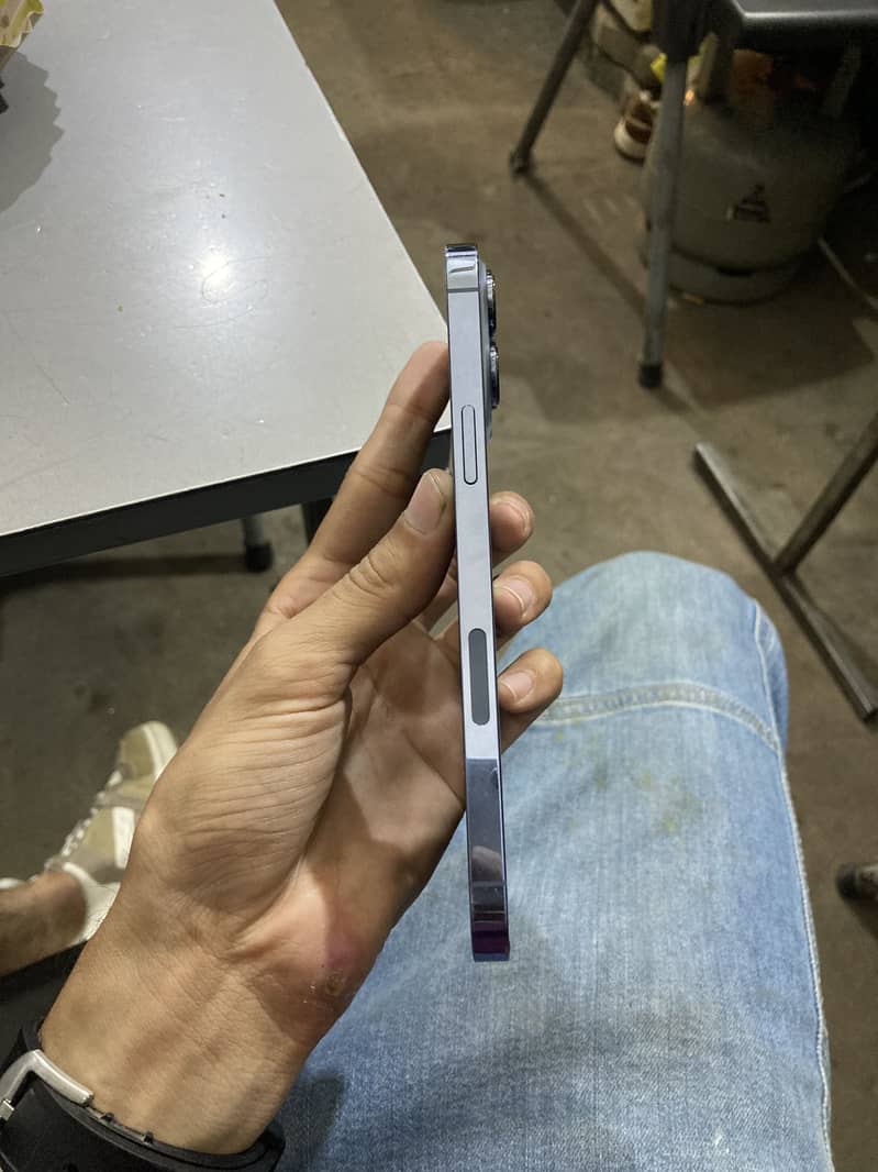 Apple iPhone 13 Pro Max 2