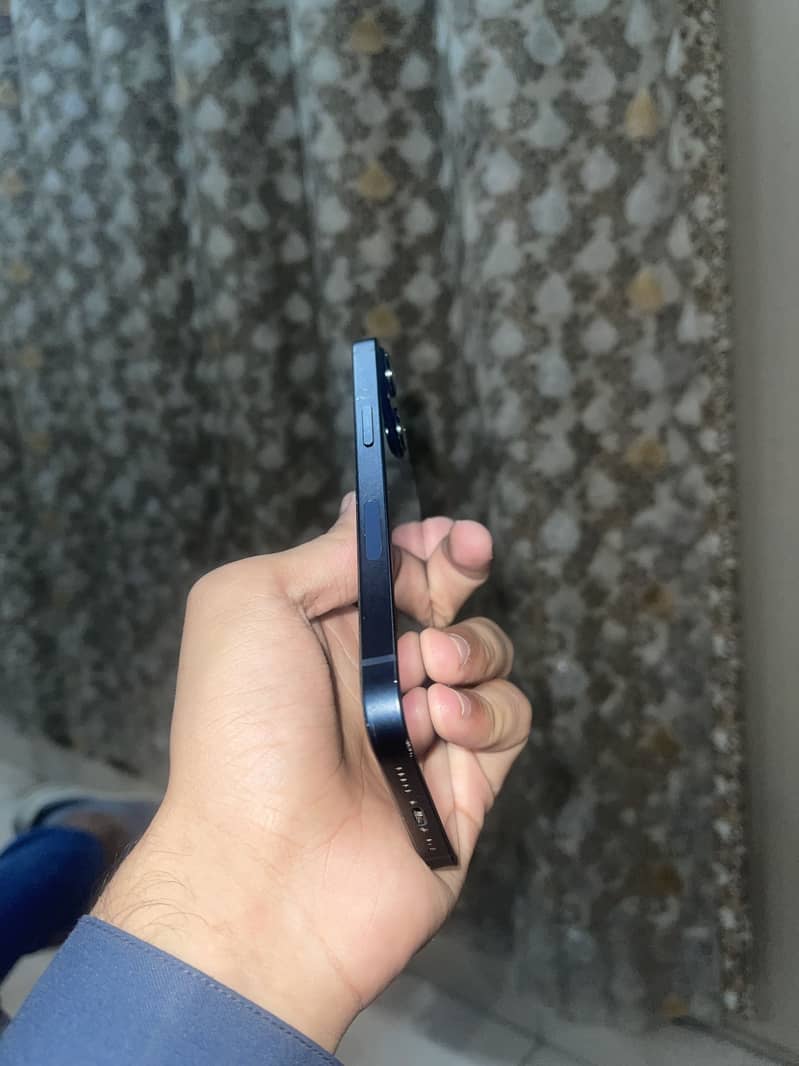 Apple iPhone 13 1