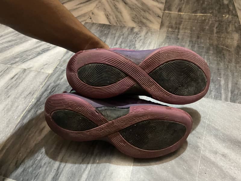 Basketball shoes 0