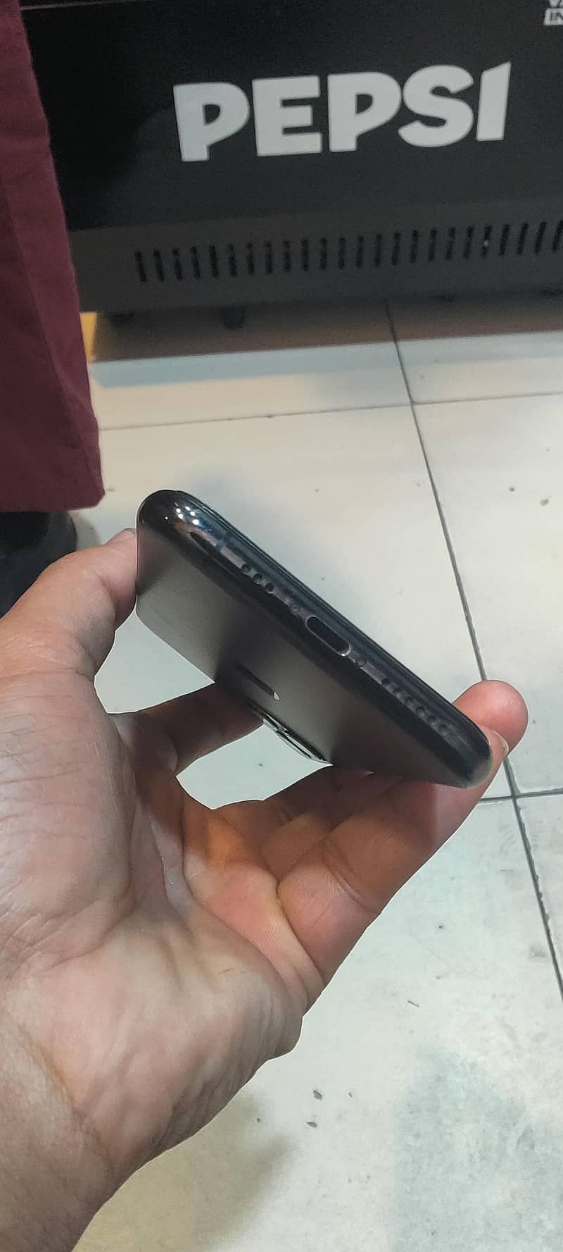 Apple iPhone 11 Pro 4