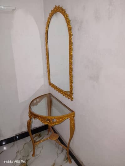 Lohay ka Gold Console Table aur Sheesha Set