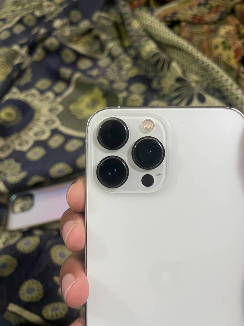 Apple iPhone 13 Pro Max 1