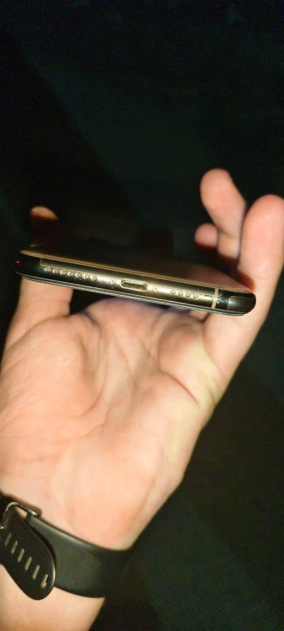 Apple iPhone XS Max 3